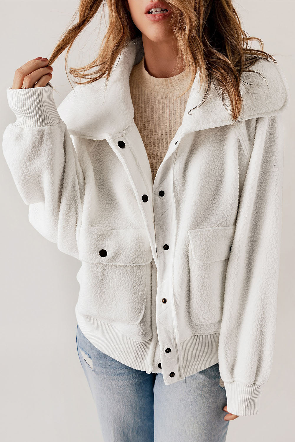 Women’s White Button Flap Pocket Spread Collar Fleece Jacket. outerwear