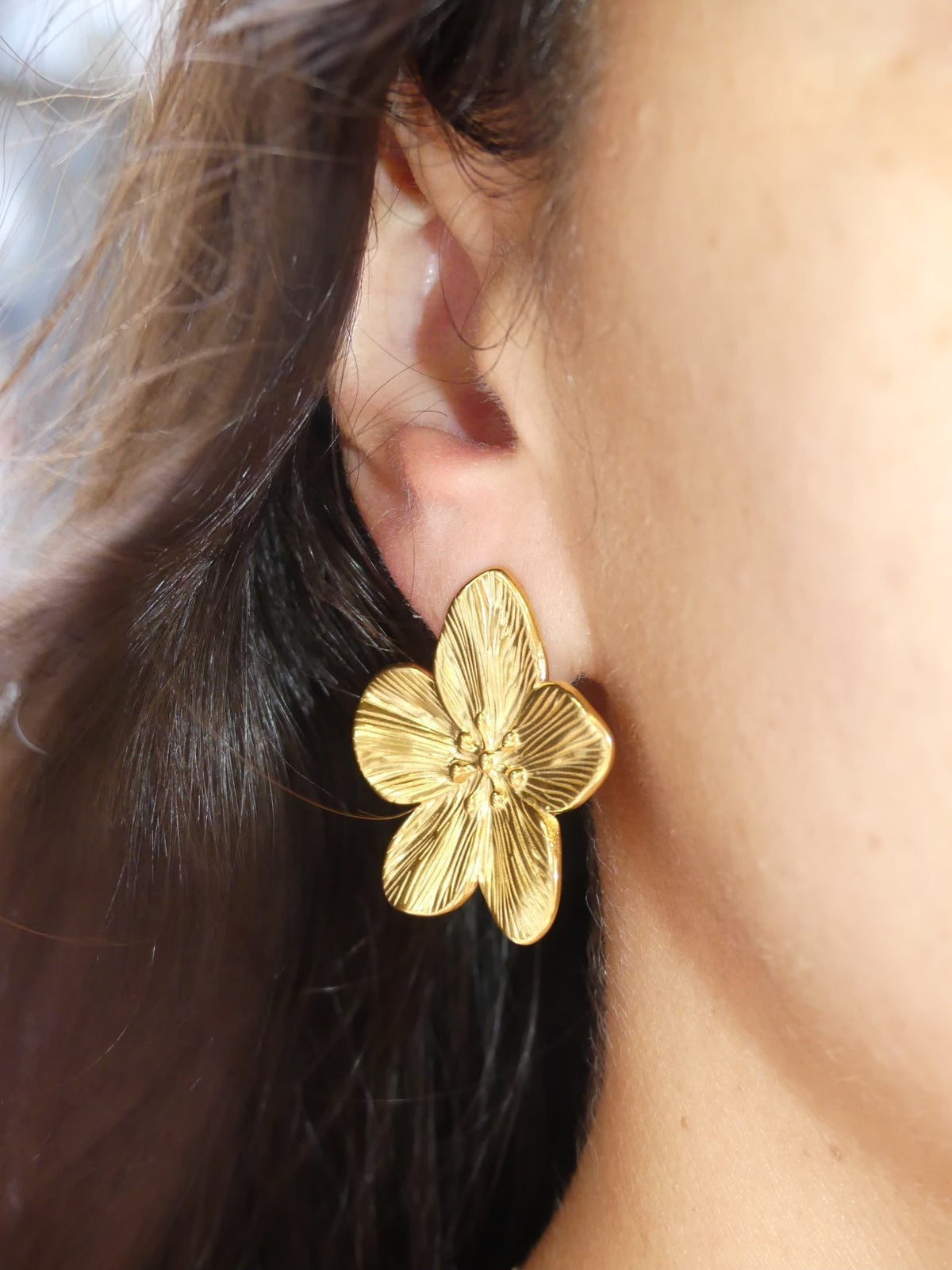 earrings, gold flower earrings, golden flower earrings, gold plated earrings, gold jewelry, big gold stud earrings, vintage gold earrings, nice jewelry, cute earrings, jewelry 2024, trending jewelry, hypoallergenic earrings, kesley jewelry, kesley fashion, cheap earrings, waterproof jewelry, waterproof earrings, tarnish free jewelry, earrings that dont tarnish, birthday gifts, anniversary gifts, gift ideas, outfit ideas, gold accessories 