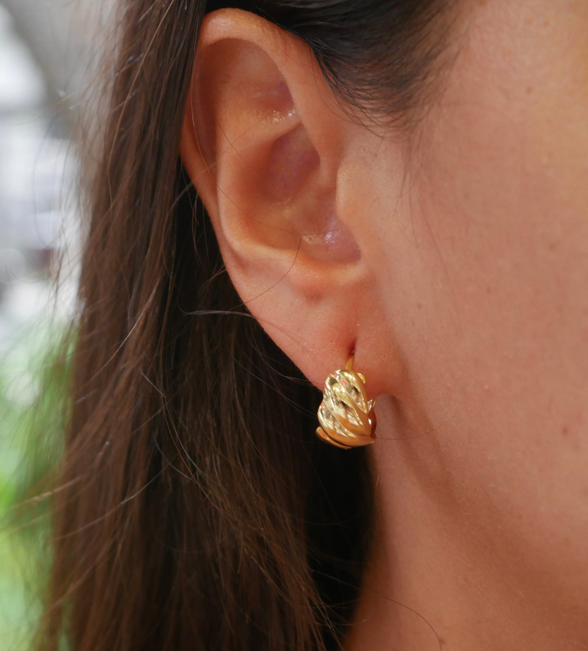 earrings, gold earrings, chunky gold earrings, hoop earrings, small hoop earrings, statement earrings, fashion jewelry, designer jewelry, chunky earrings, croissant earrings, gold plated jewelry, sterling silver earrings, 925 earrings, birthday gifts, anniversary gifts, gold jewelry, gold huggie earrings, hoop earrings, popular jewelry styles, affordable jewelry, earrings ideas, gold accessories, kesley jewelry