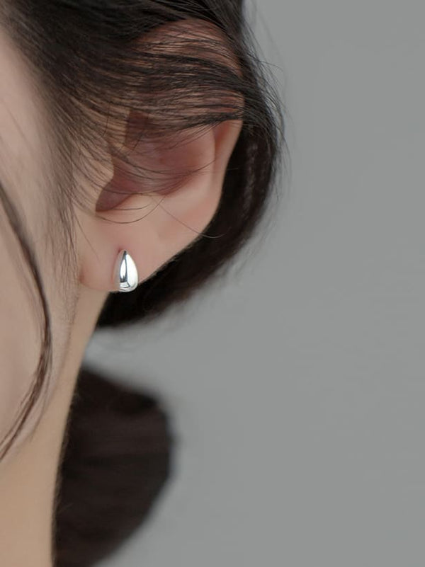 earrings, stud earrings, dainty earrings, plain earrings, white gold pear shape earrings, plain white gold earrings, plain stud earrings pear shape, ball earrings, ball jewelry, nice earrings, nice jewelry, birthday gifts, anniversary gifts, nice jewelry, kesley boutique, new women's fashion, tiktok jewelry, amazon jewelry, tiny earrings, earring ideas, plain white gold stud earrings, plain gold earrings, gold plated jewelry