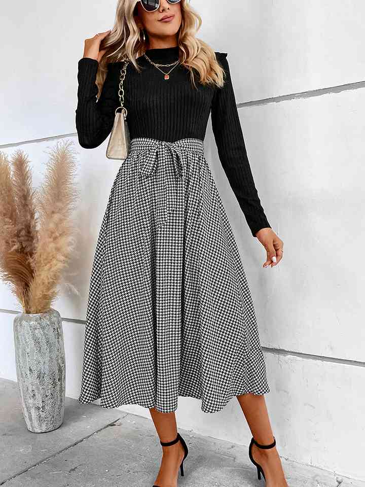 Women's Casual Work Dress Black and White Pattern Ribbed Round Neck Long Sleeve Tie Waist Midi Dress