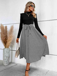 Women's Casual Work Dress Black and White Pattern Ribbed Round Neck Long Sleeve Tie Waist Midi Dress