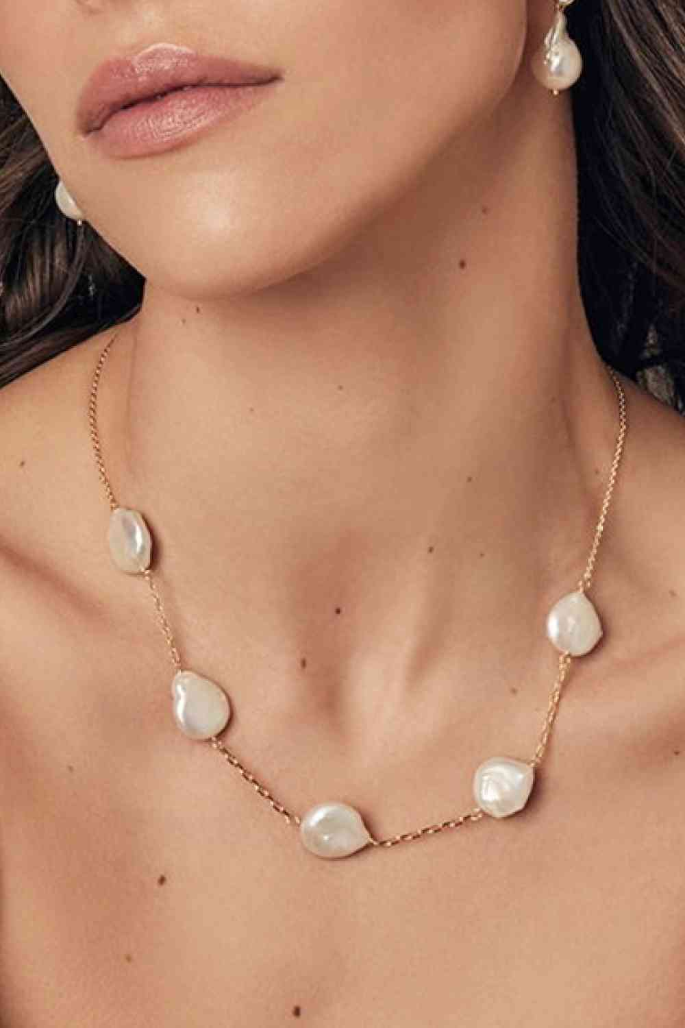 pearl necklaces, gold necklaces, real pearl necklaces, nice pearl necklaces, nice pearl jewelry , womens necklaces, womens jewelry