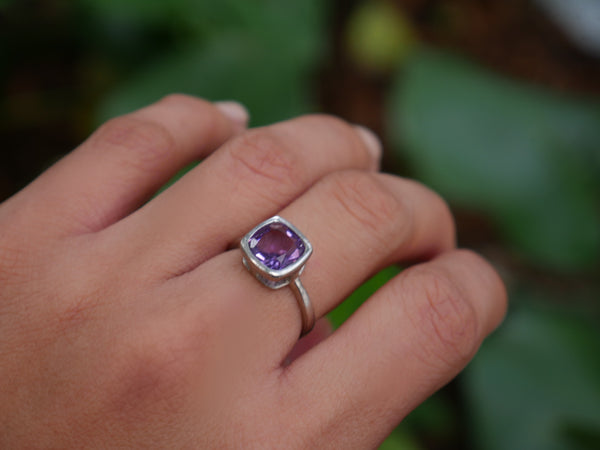 Amethyst ring for men and women .925 sterling silver square purple amethyst ring february birthstone Aquarius birthstone rings for men and woman that wont turn green good quality for cheap trending popular color rings instagram famous brands top jewelry store shopping in Miami Kesley Boutique