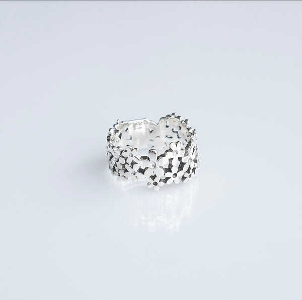 Flower ring, kesleyboutique.com, shopping in brickell, shopping in Miami, sterling silver flower ring, flower ring band, chunky flower ring 