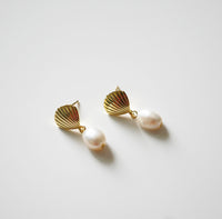 seashell earrings, pearl earrings, gold plated earrings, seashell with pearl earrings, fashion jewelry, summer jewelry, vacation jewelry, nickel free earrings, birthday gift ideas, earrings for sensitive ears, luxury designer waterproof earrings, summer accessories, vacation jewelry, real pearl earrings, designer inspired, luxury earrings, anti tarnish earrings, nice jewelry, kesley boutique