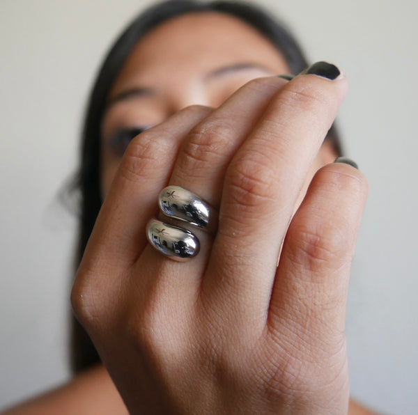 adjustable sterling silver ring, adjustable waterproof rings, designer rings, silver rings , shopping in brickell. popualr instagram jewelry, popular jewelry for tiktok, nice rings, cool rings that wont turn green