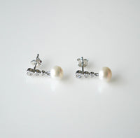 earrings, silver, pearl earrings, 925 earrings, pearl earrings, real pearl jewelry, real pearls, fine jewelry, 925 earrings, hypoallergenic, nickel free, dangling earrings, statement jewelry, gift ideas, elegant earrings, wedding jewelry, bridal jewelry, birthday gift ideas, anniversary gifts, fashion jewelry, fine jewelry, nice earrings, affordable stud pearls, kesley, miami jewelry, trending on tiktok, accessories, statement earrings , earrings with pearls