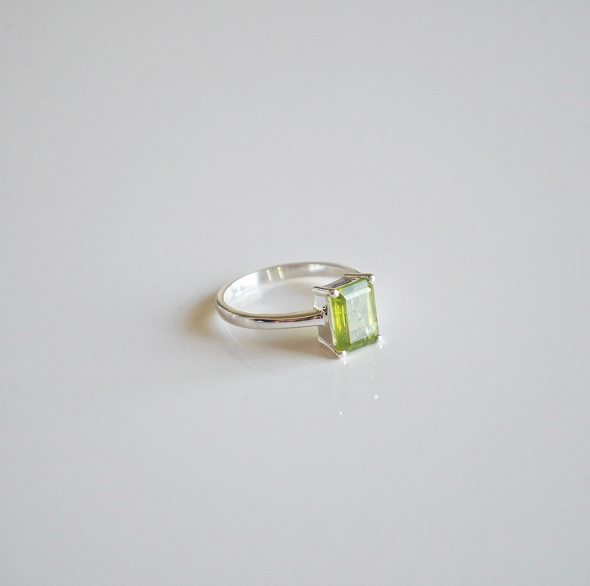 Peridot ring sterling silver waterproof dainty cute trending popular birthstone rings. Nice popular jewelry shop instagram and tiktok Kesley Boutique