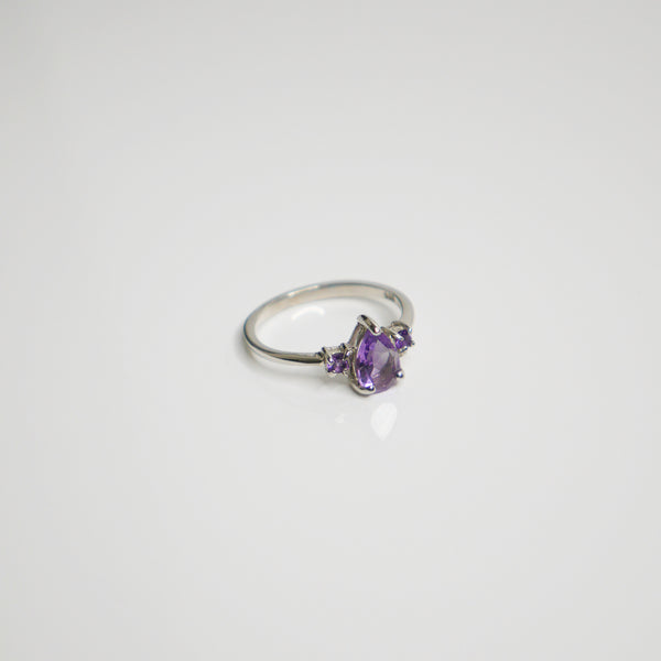 Amethyst dainty ring white gold .925 sterling silver waterproof. Waterdrop purple amethyst ring. Pear shape amethyst ring dainty waterproof unique. February gemstone rings dainty. Kesley Boutique