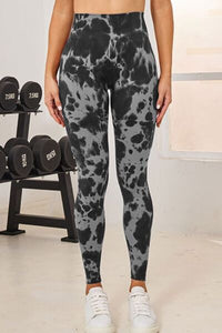 yoga pants, leggings, gym clothes, good quality gym clothes,  fast drying gym clothes, sweat proof clothes, sweat proof gym clothes, nice yoga pants, tie dye yoga pants, tie dye leggings, cute gym clothes, butt lifting yoga pants, tiktok fashion, tiktok leggings, kesley boutique 