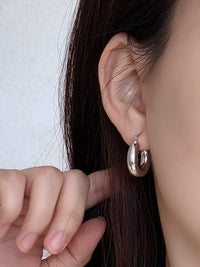 earrings, hoop earrings, chunky hoop earrings, gold plated earrings, white gold earrings, accessories, fashion jewelry, plain earrings, nickel free earrings, hypoallergenic earrings, fine jewelry, gift ideas, jewelry trending on instagram and titkok, plain earrings, medium size. earrings, fine jewelry, fashion jewelry, earrings that wont turn green with water, light weight earrings, gift ideas