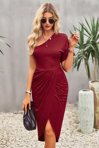 Solid Color One-Shoulder Sleeve Tulip Hem Dress