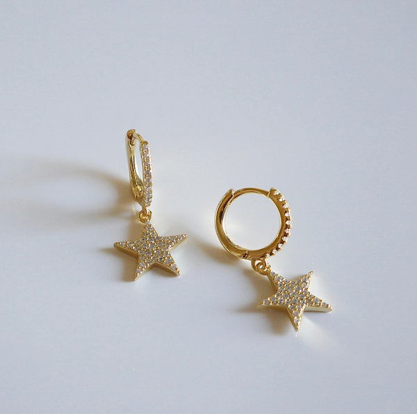 Star hoop earrings, gold star hoop earrings, gold star huggie hoop earrings, gold star charm hoop earrings, cute earrings, cute gold earrings, popular earrings, shopping in Miami, holiday gifts, gift ideas, best friend gifts, best friend jewelry, second piercing jewelry, Kesley Boutique, Jewelry store in Miami, Jewelry store in Brickell, Girlwith3jobs, star earrings for men