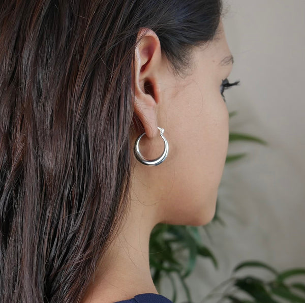 Shopping in Miami, Jewelry store in Miami, Jewelry store in Brickell, Cute jewelry in Miami, Popular jewelry, Gifts for her, jewelry for men, shops to visit in Miami,Jewelry boutique. silver hoop earings, clasic hoop earings 