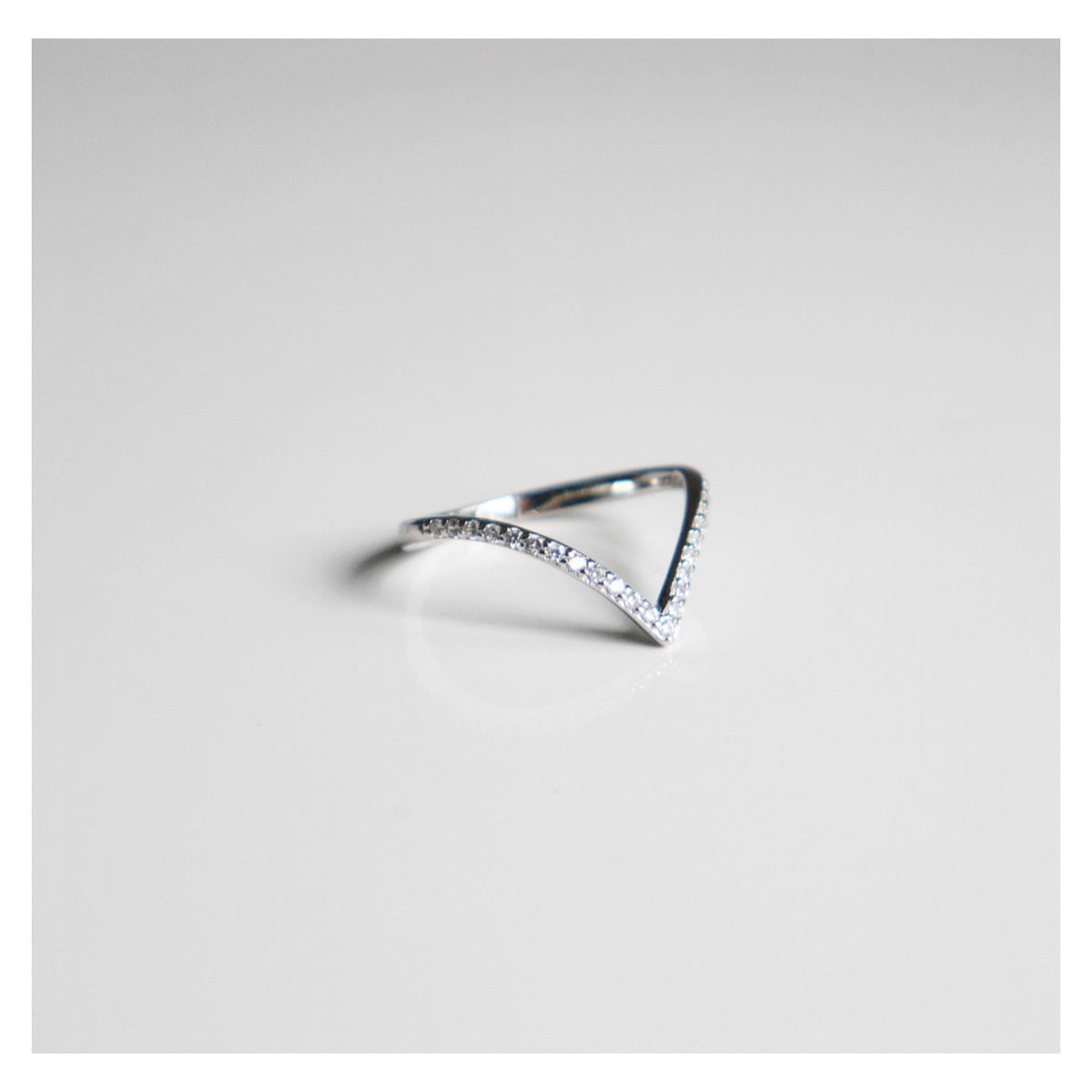 Dinner V Sparkle Ring .925 sterling silver