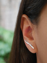 dainty plain ear crawlers and ear pins earrings waterproof unique for men and woman designer inspired cool earrings gift ideas jewelry store trending popular and unique online shops influencers in Miami famous jewelry store Kesley Boutique 