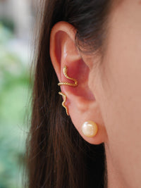 ear cuff earrings, snake conch ear cuffs, gold plated, nickel free, earrings, unisex waterproof, adjustable earrings , none pierced ear cuffs, unisex designer, luxury ear cuffs for men and woman. unique gift ideas, statement earrings, mid ear ear cuffs, designer, luxury, unique snake jewelry, trending on instagram and tiktok, Kesley Boutique Jewelry